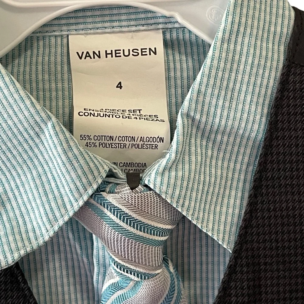 Van Heusen questions leave